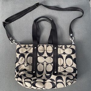 Medium size Coach bag. Black and gray